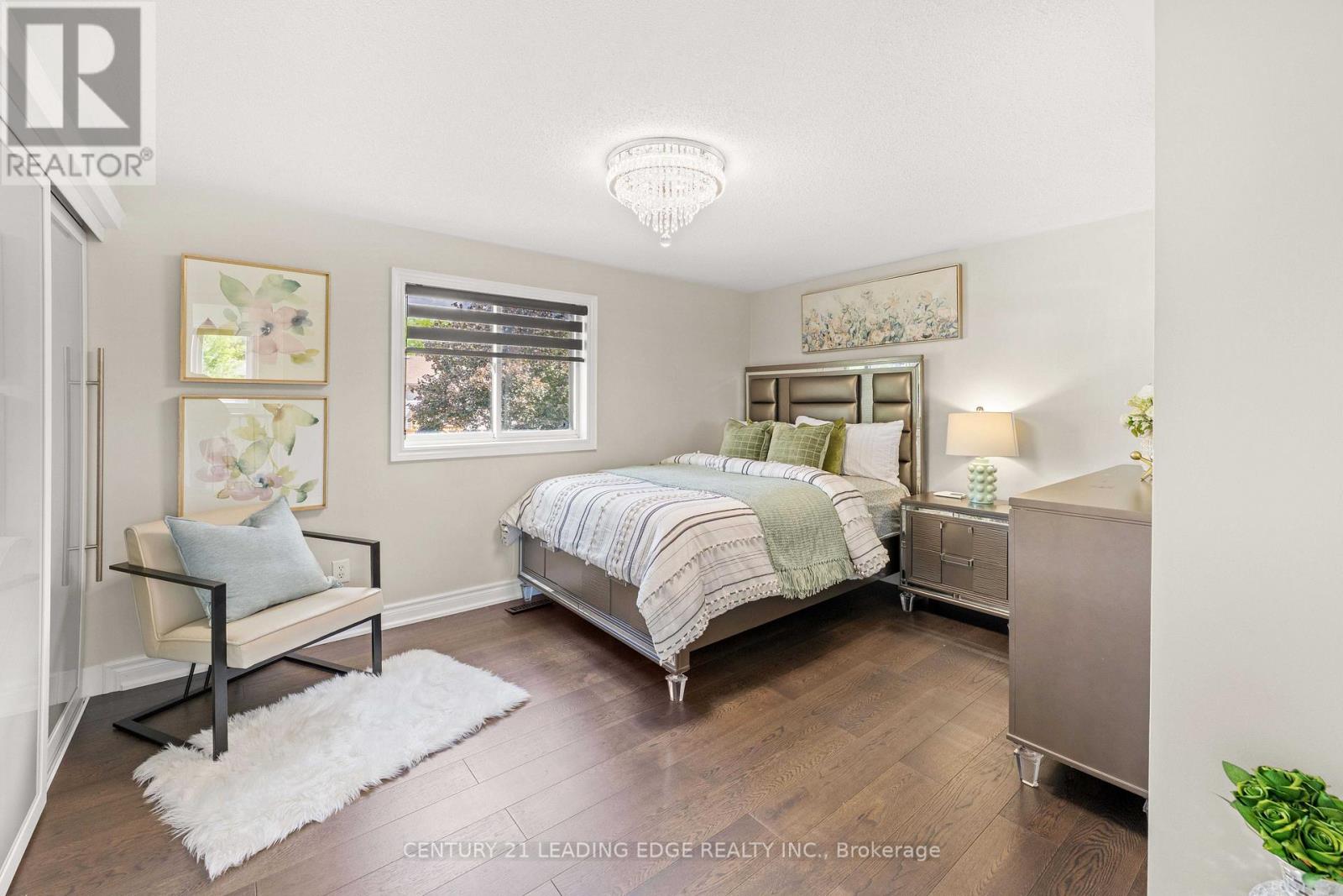 6 FREELAND AVENUE - 24