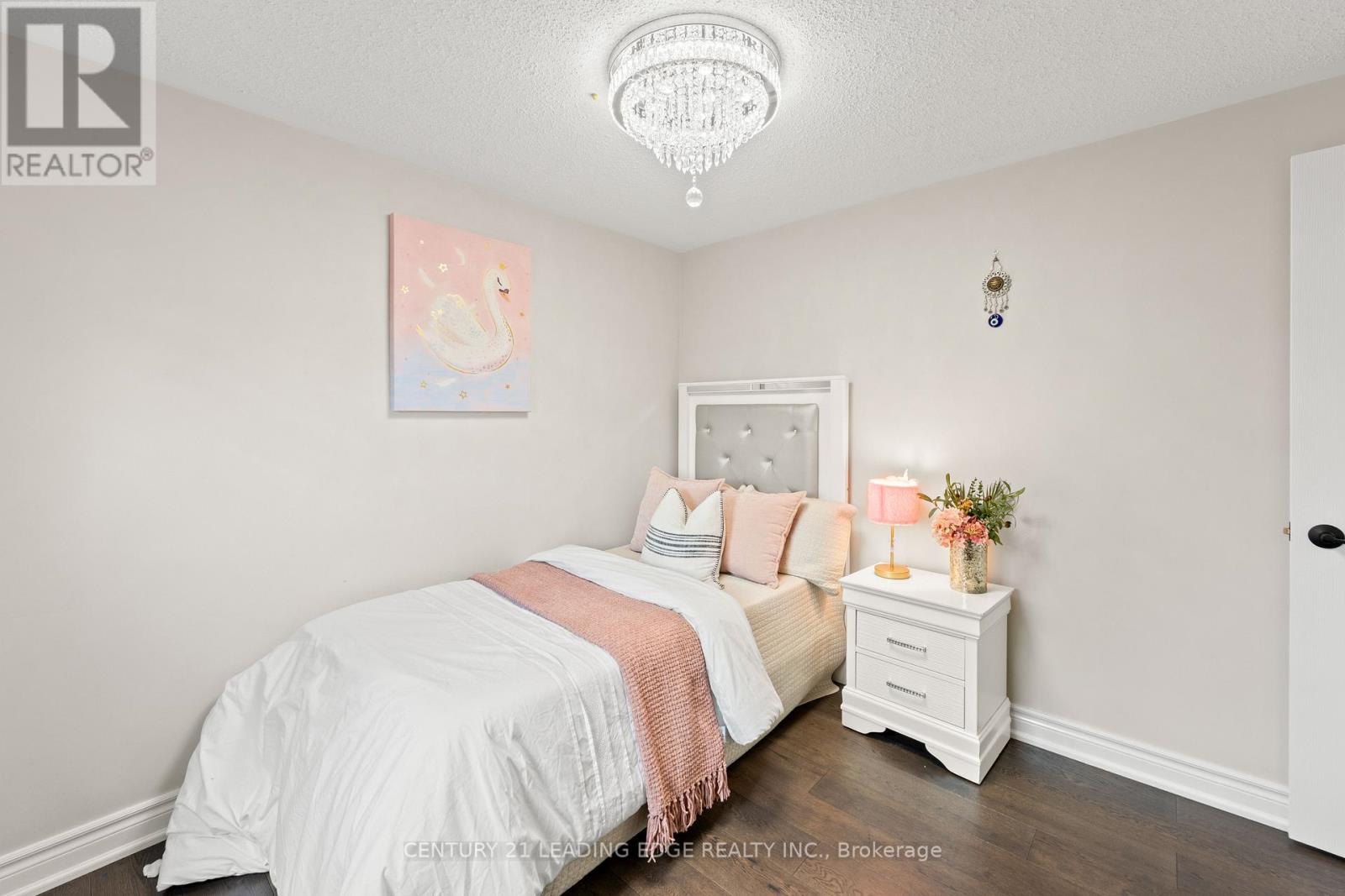 6 FREELAND AVENUE - 28