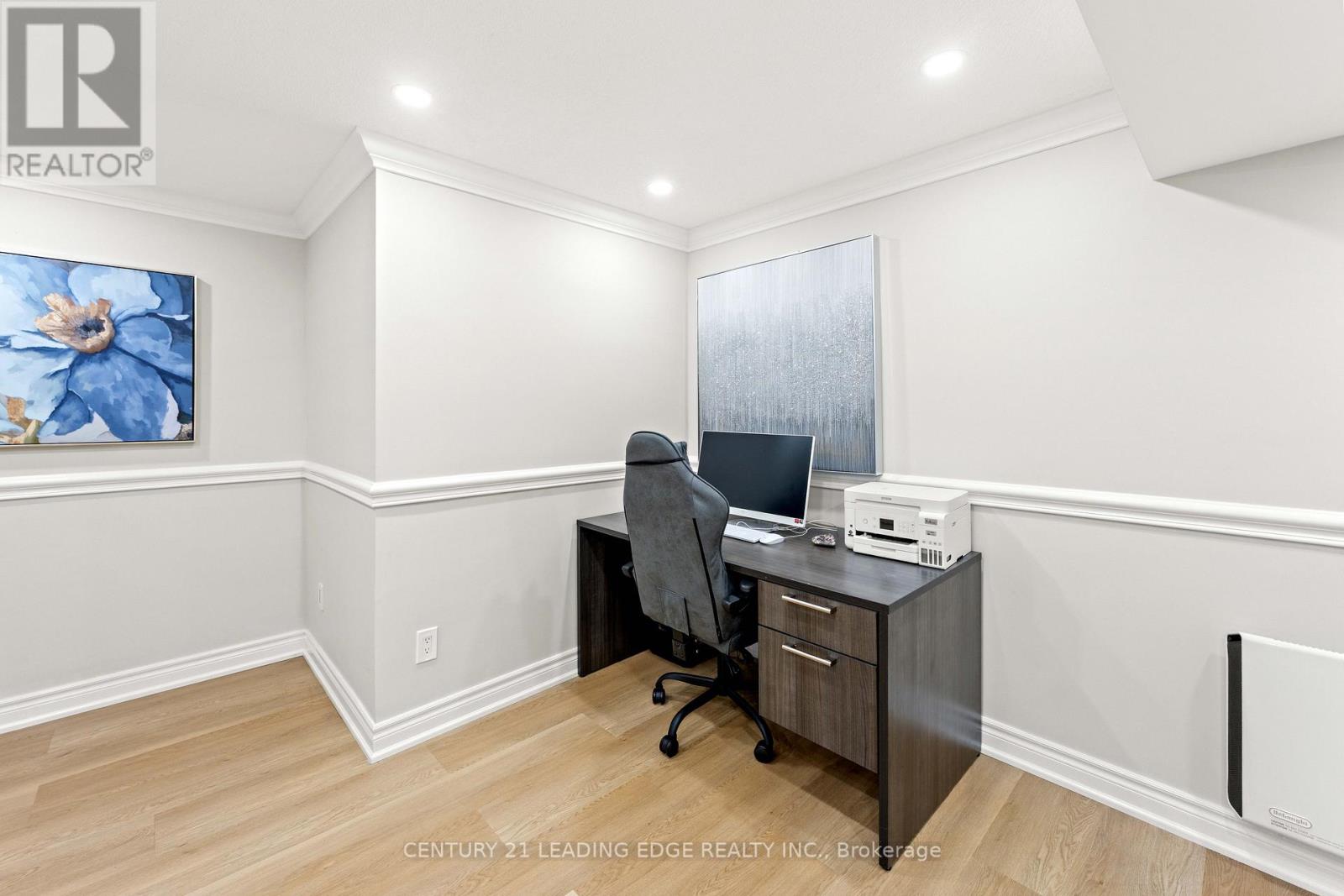 6 FREELAND AVENUE - 36
