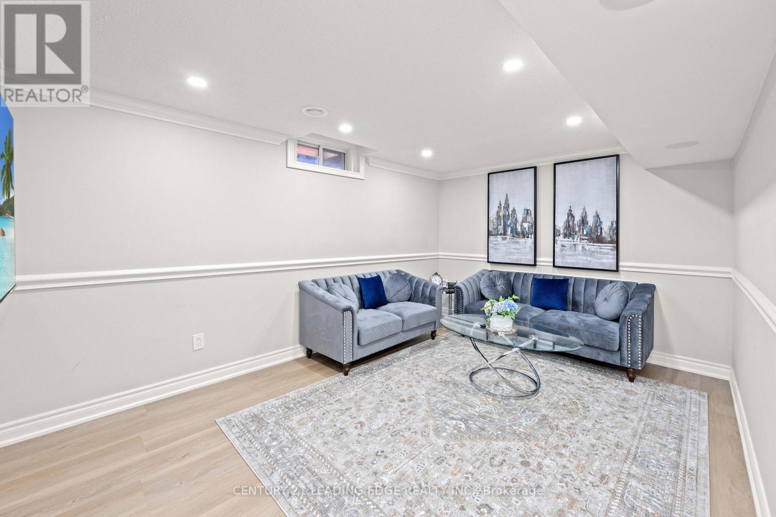 6 FREELAND AVENUE - 39