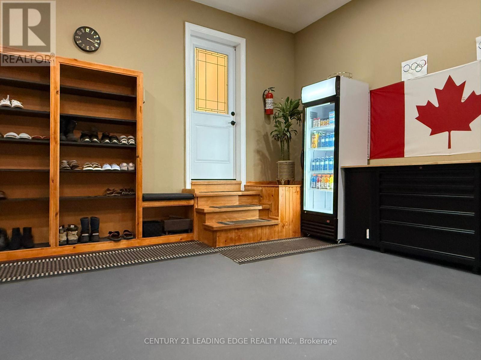 6 FREELAND AVENUE - 43