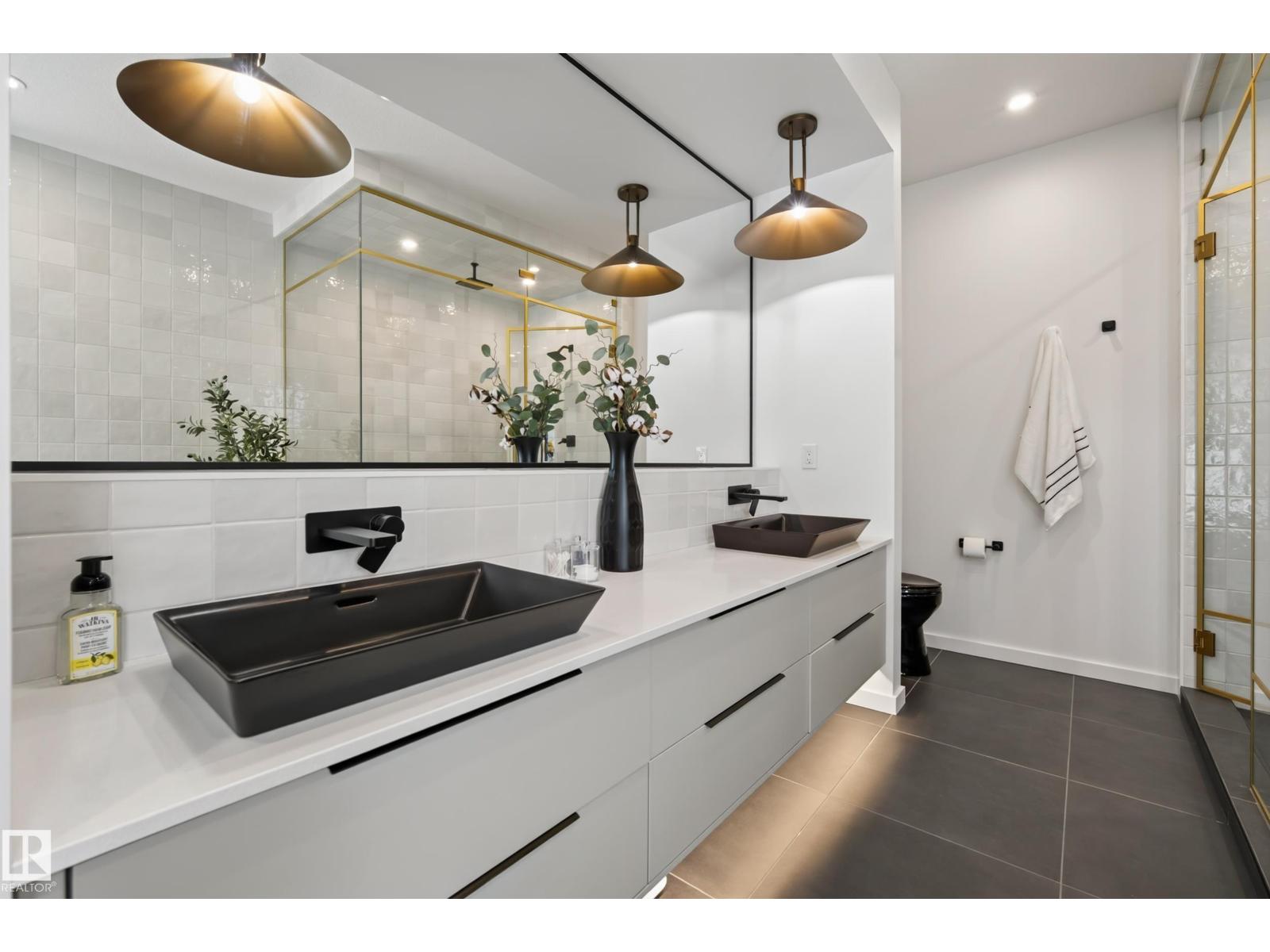 #42 5 RONDEAU DR - 22