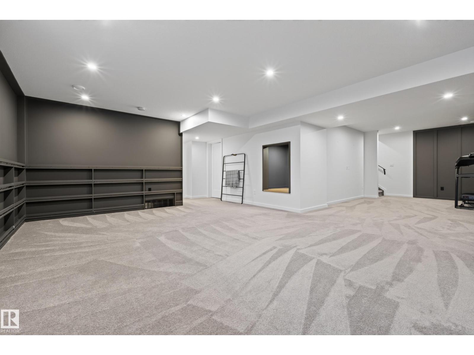 #42 5 RONDEAU DR - 44