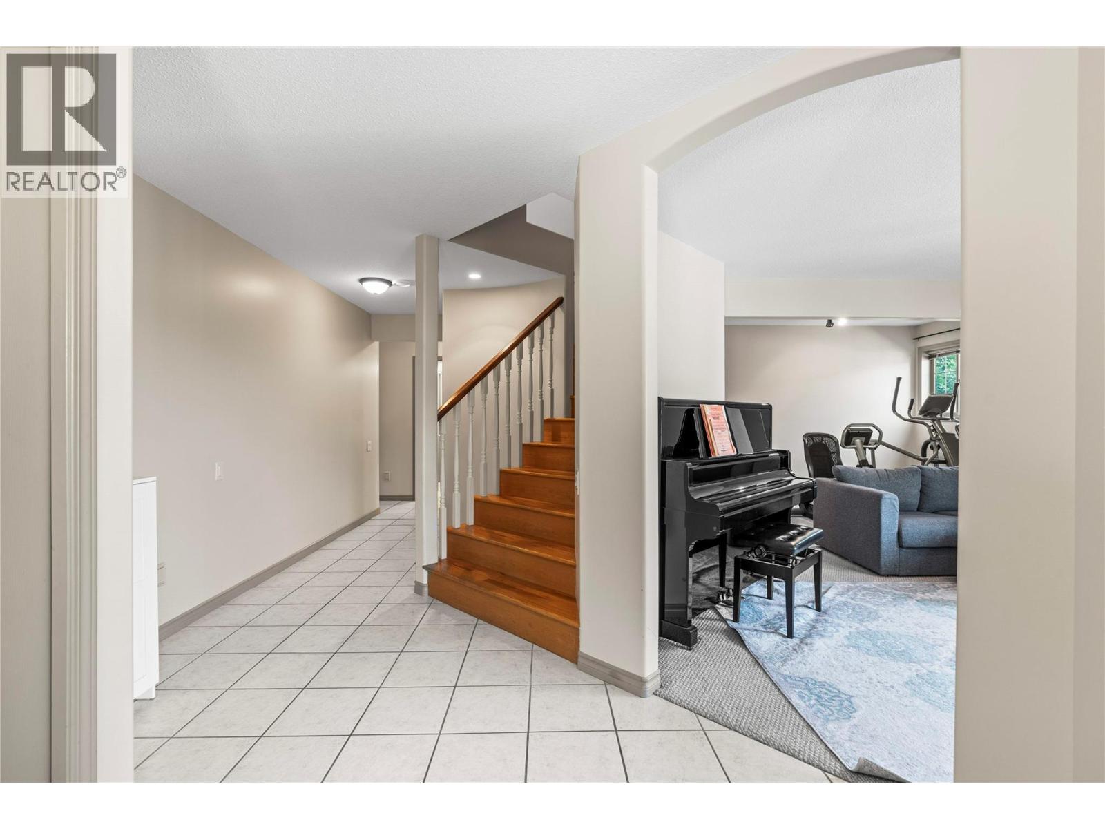 2068 Hunter Crescent, Armstrong