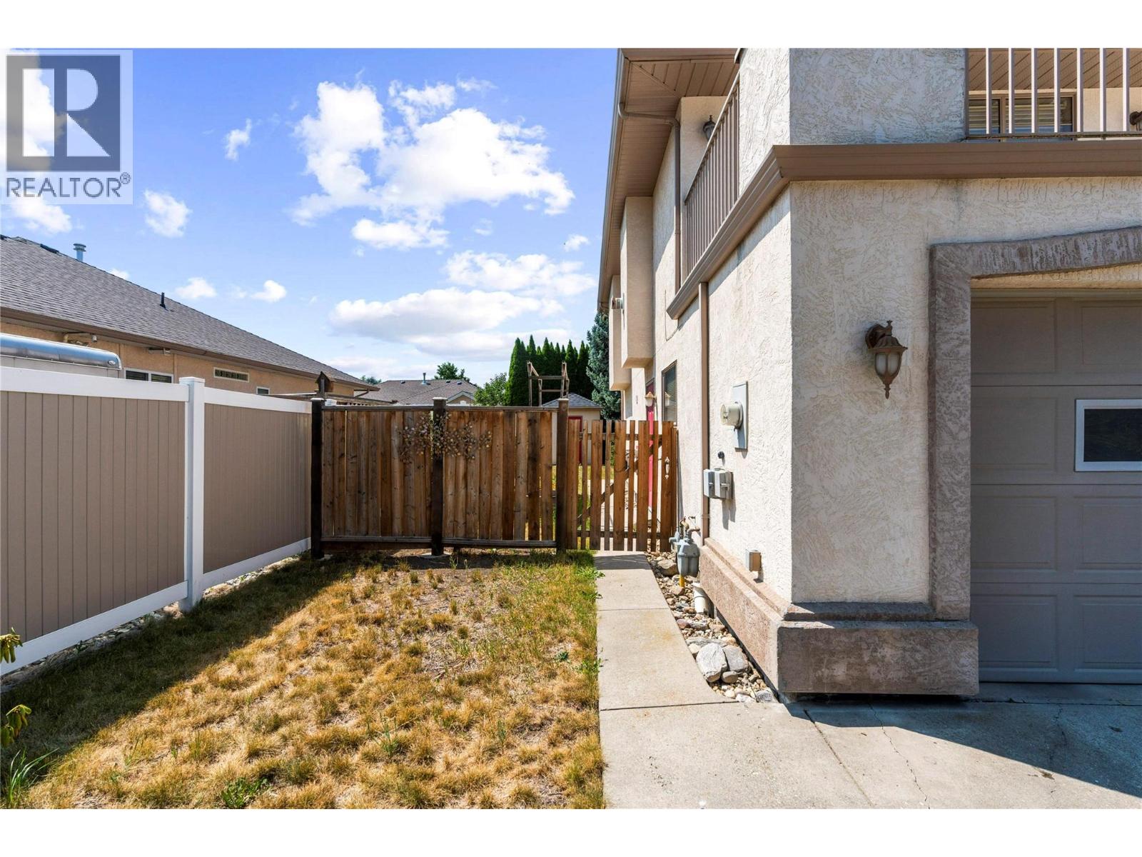 2068 Hunter Crescent, Armstrong