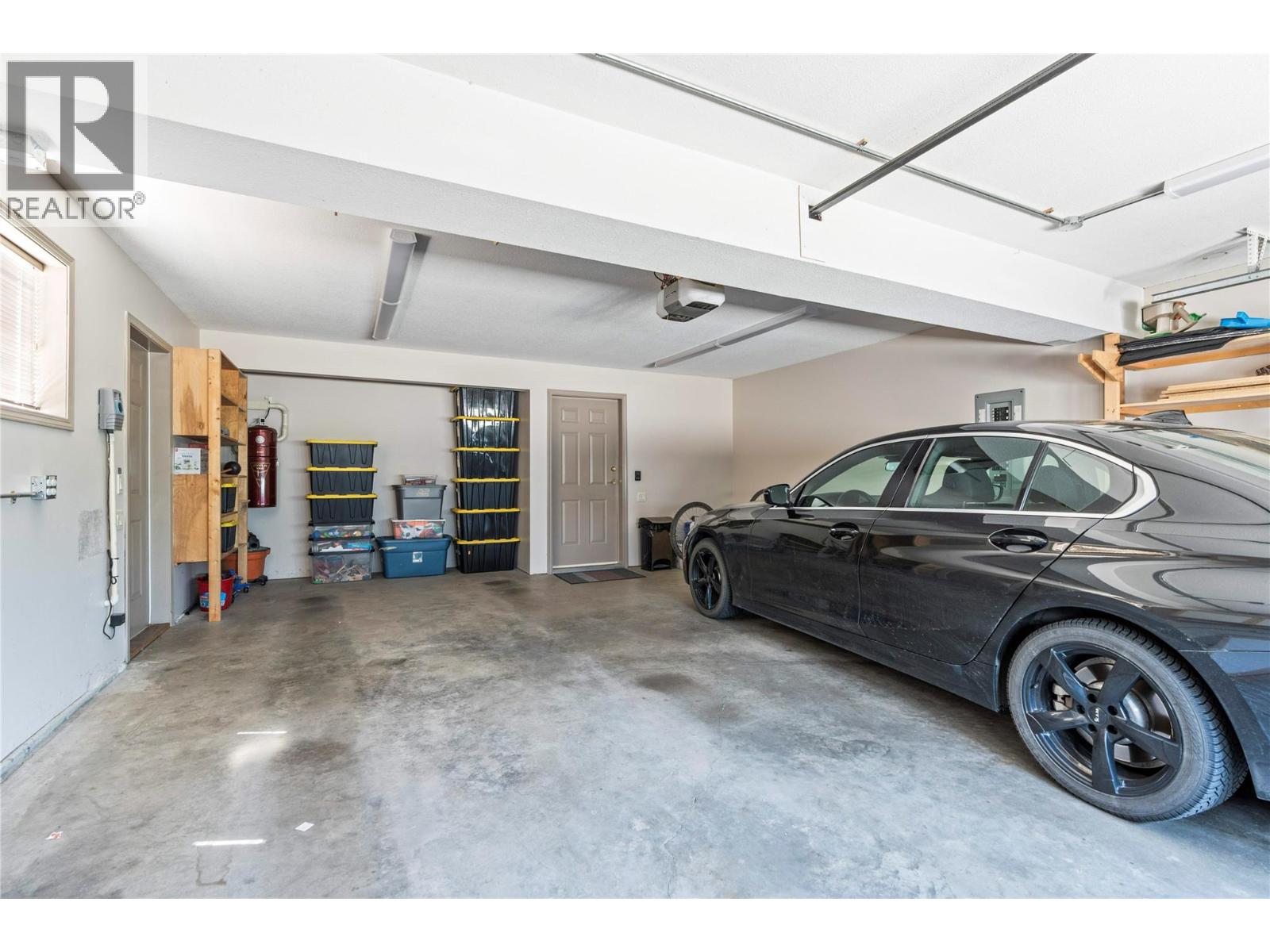 2068 Hunter Crescent, Armstrong