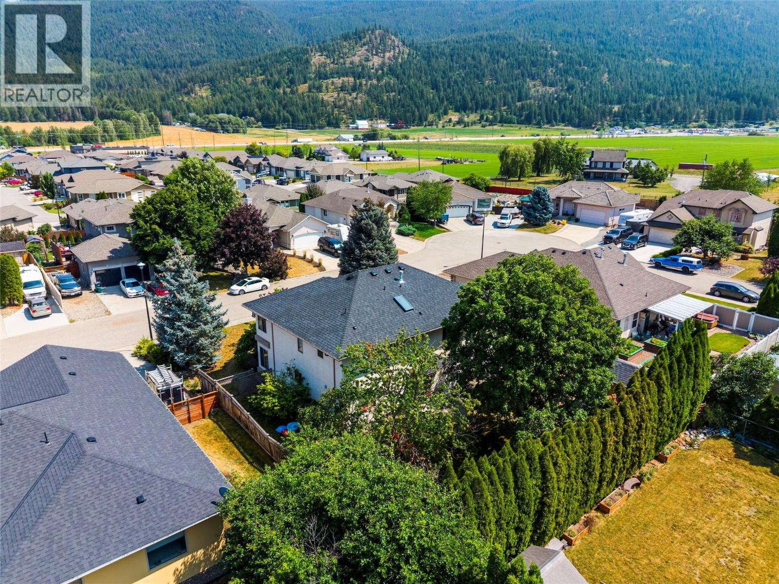 2068 Hunter Crescent, Armstrong