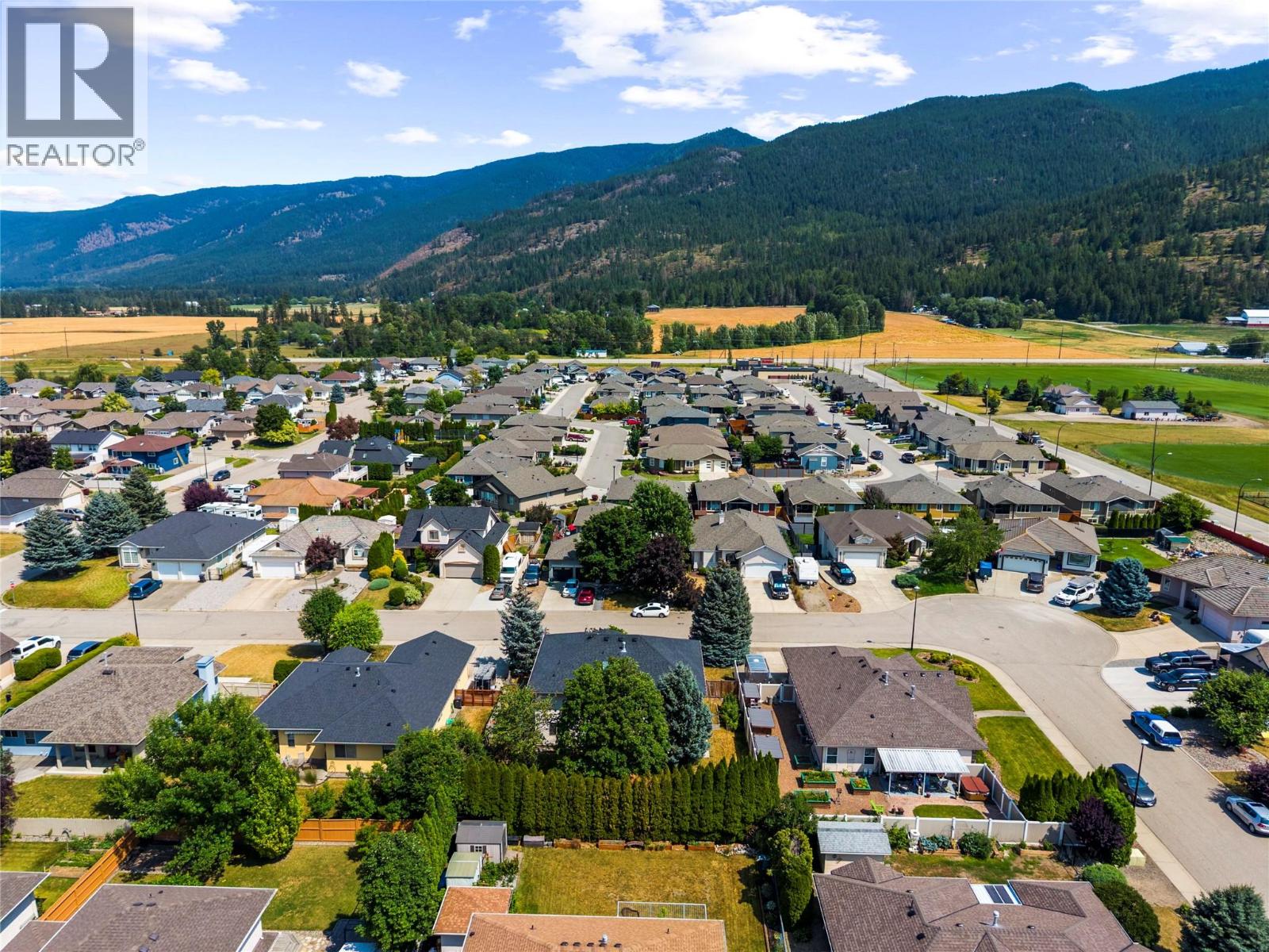 2068 Hunter Crescent, Armstrong