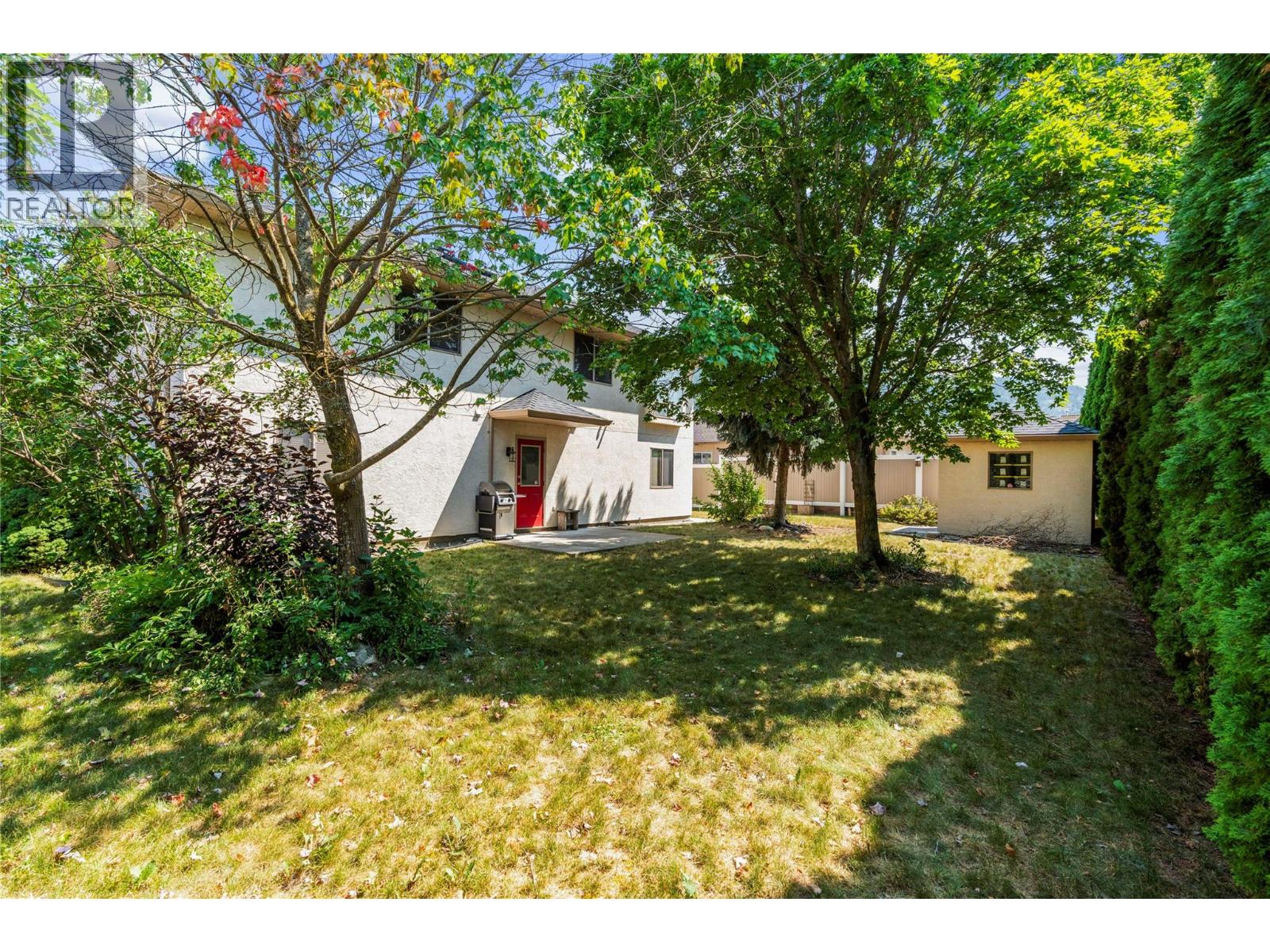 2068 Hunter Crescent, Armstrong