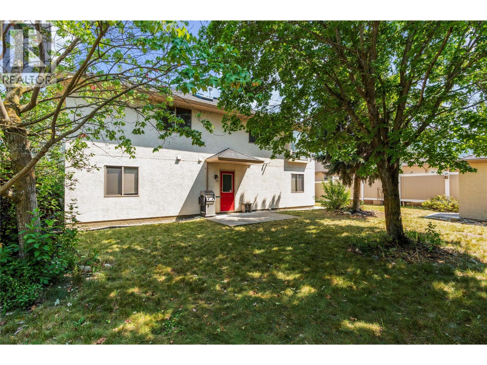 2068 Hunter Crescent, Armstrong