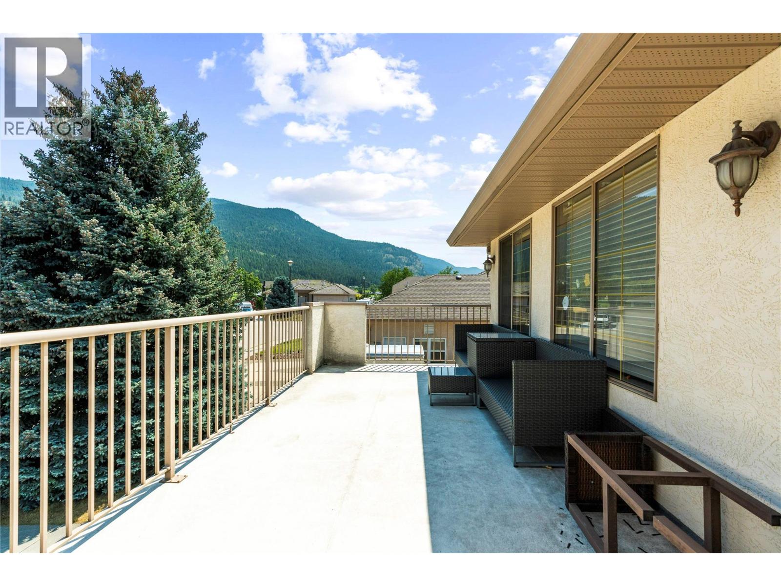 2068 Hunter Crescent, Armstrong