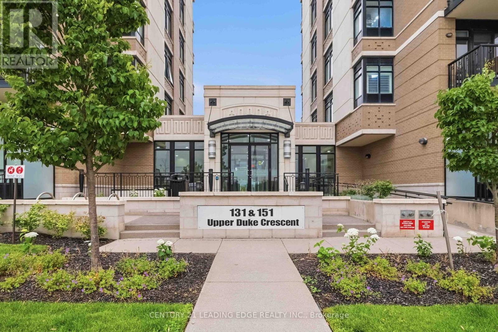 #405 151 UPPER DUKE CRESCENT - 1