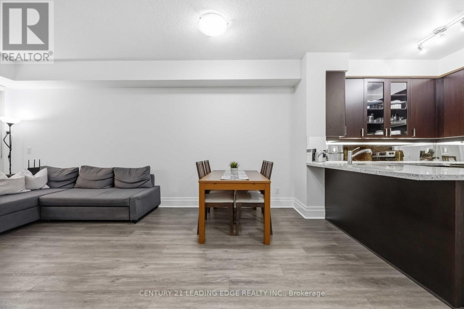 #405 151 UPPER DUKE CRESCENT - 10