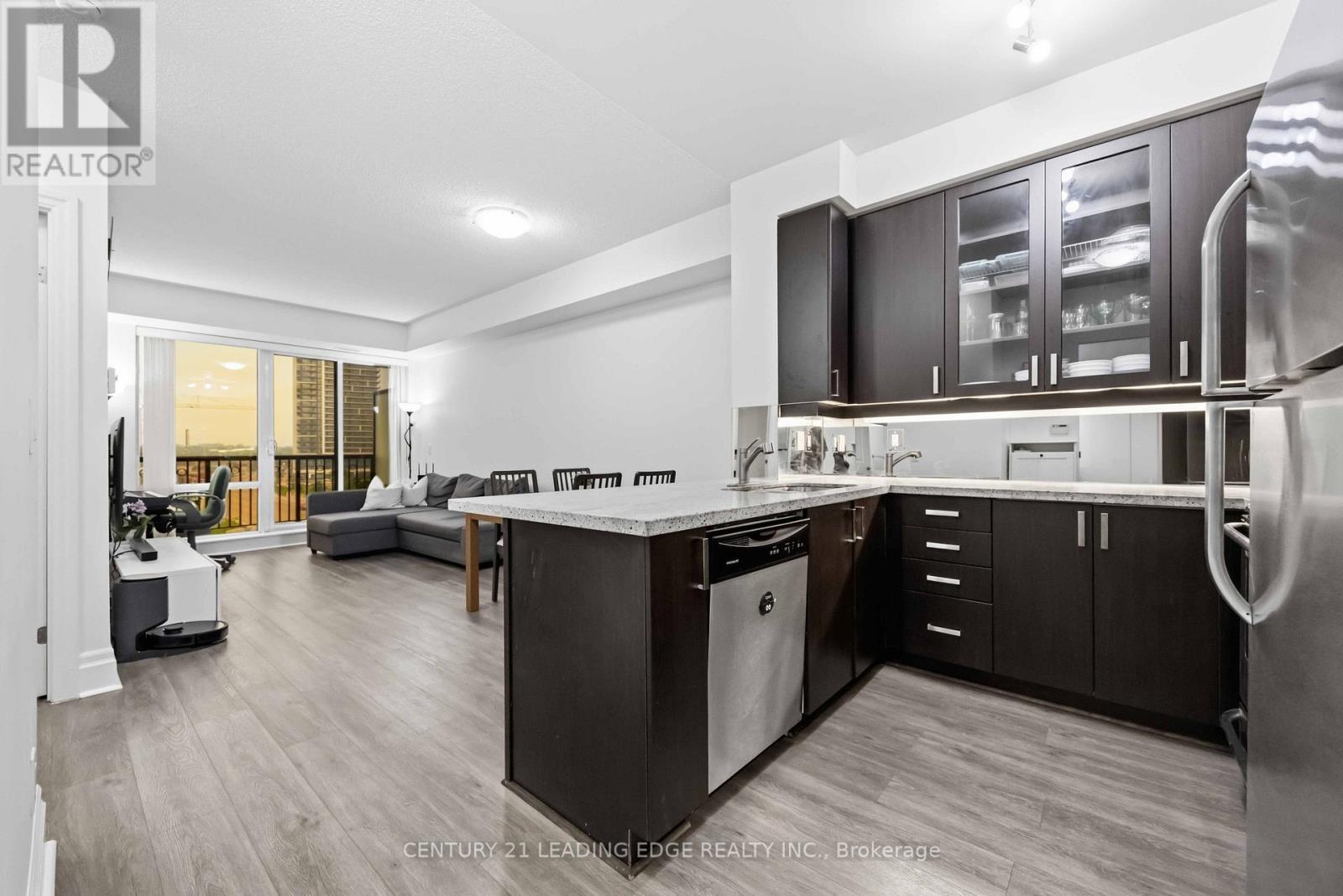 #405 151 UPPER DUKE CRESCENT - 11