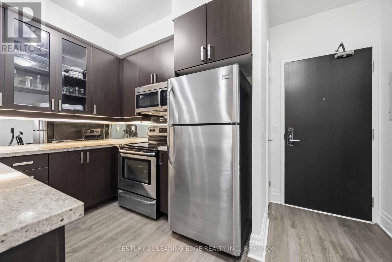 #405 151 UPPER DUKE CRESCENT - 13