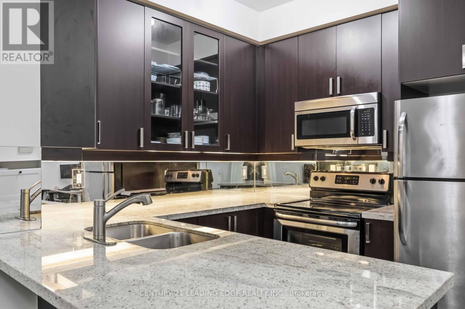 #405 151 UPPER DUKE CRESCENT - 14