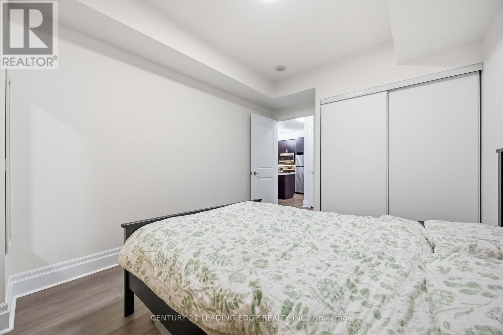 #405 151 UPPER DUKE CRESCENT - 16