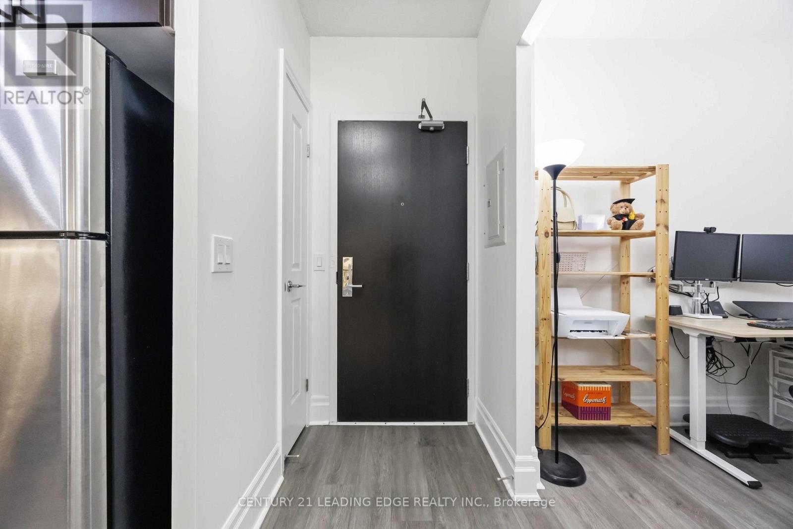 #405 151 UPPER DUKE CRESCENT - 18