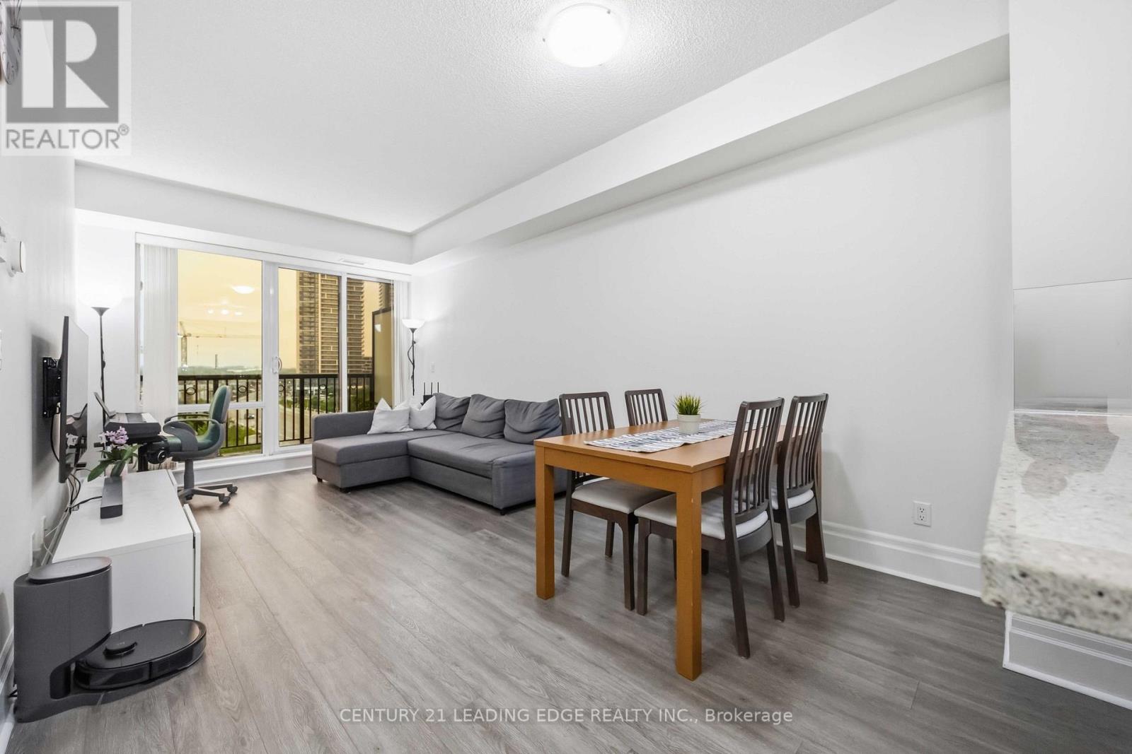 #405 151 UPPER DUKE CRESCENT - 4