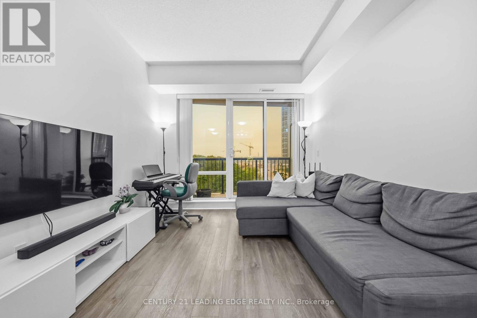 #405 151 UPPER DUKE CRESCENT - 5