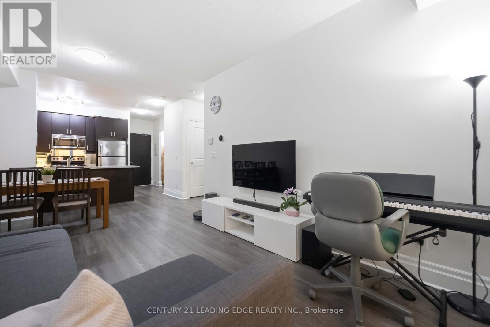 #405 151 UPPER DUKE CRESCENT - 6