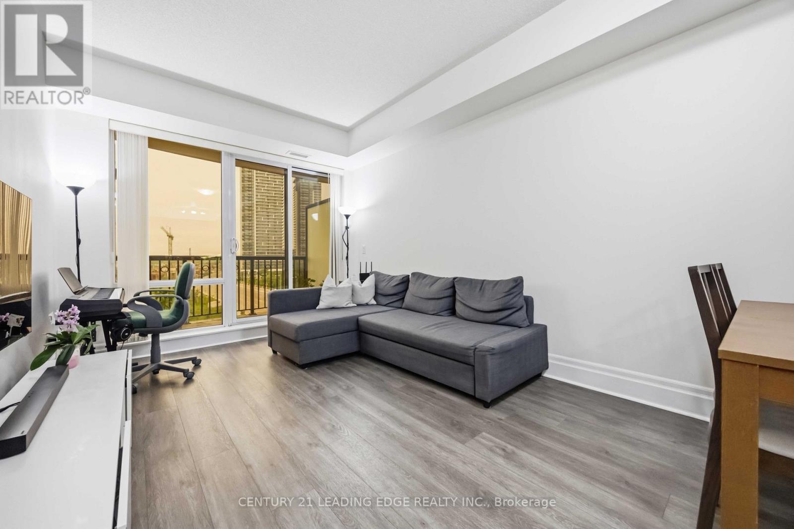 #405 151 UPPER DUKE CRESCENT - 7