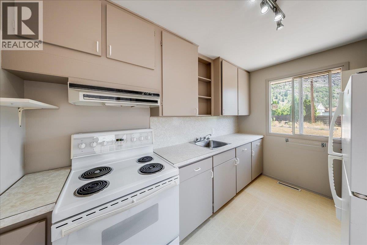706 Hermia Crescent - 3