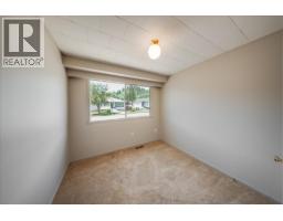 Bedroom - 706 Hermia Crescent, Trail, BC V1R1B4 Photo 9