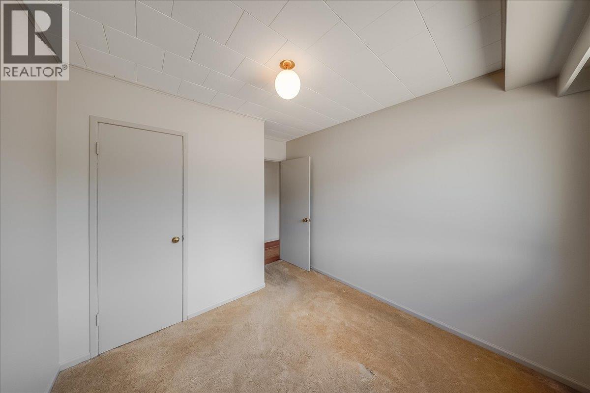 706 Hermia Crescent - 10