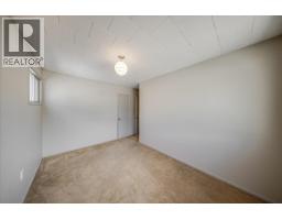 Living room - 706 Hermia Crescent, Trail, BC V1R1B4 Photo 12