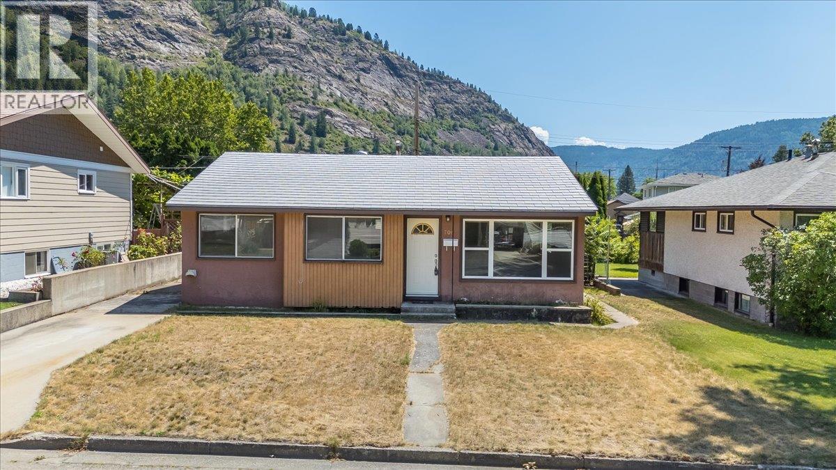 706 Hermia Crescent - 1