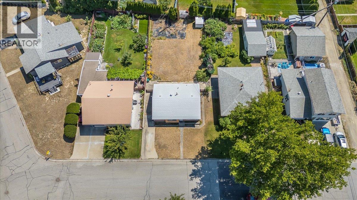 706 Hermia Crescent - 35