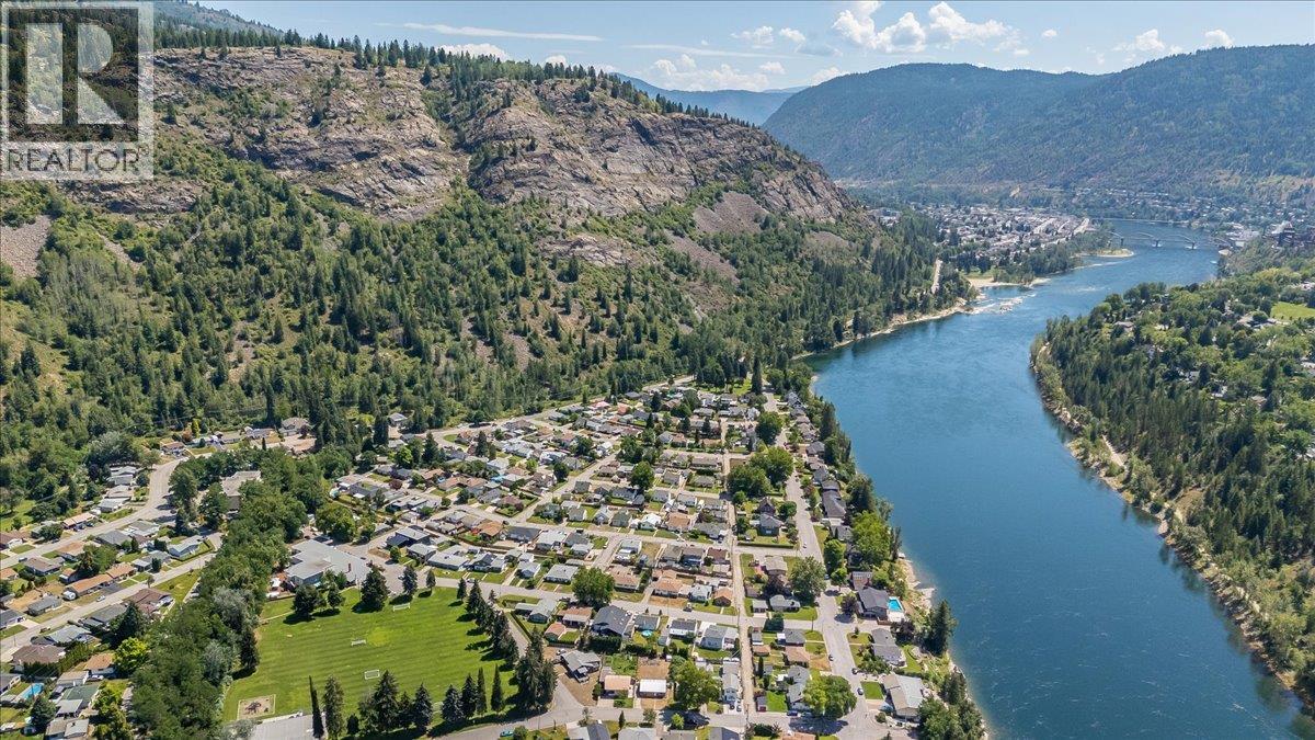 706 Hermia Crescent - 39