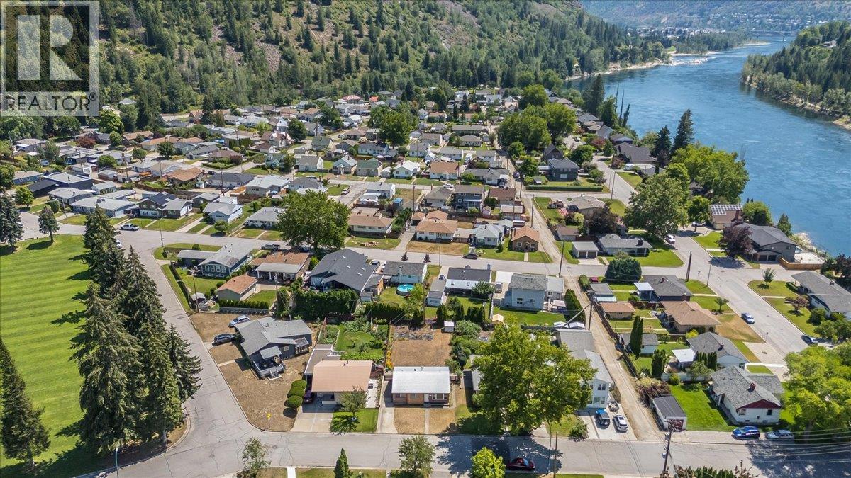706 Hermia Crescent - 40