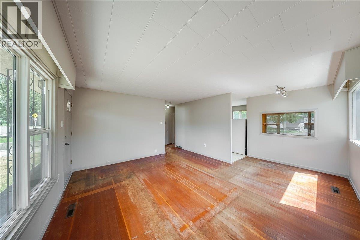 706 Hermia Crescent - 6