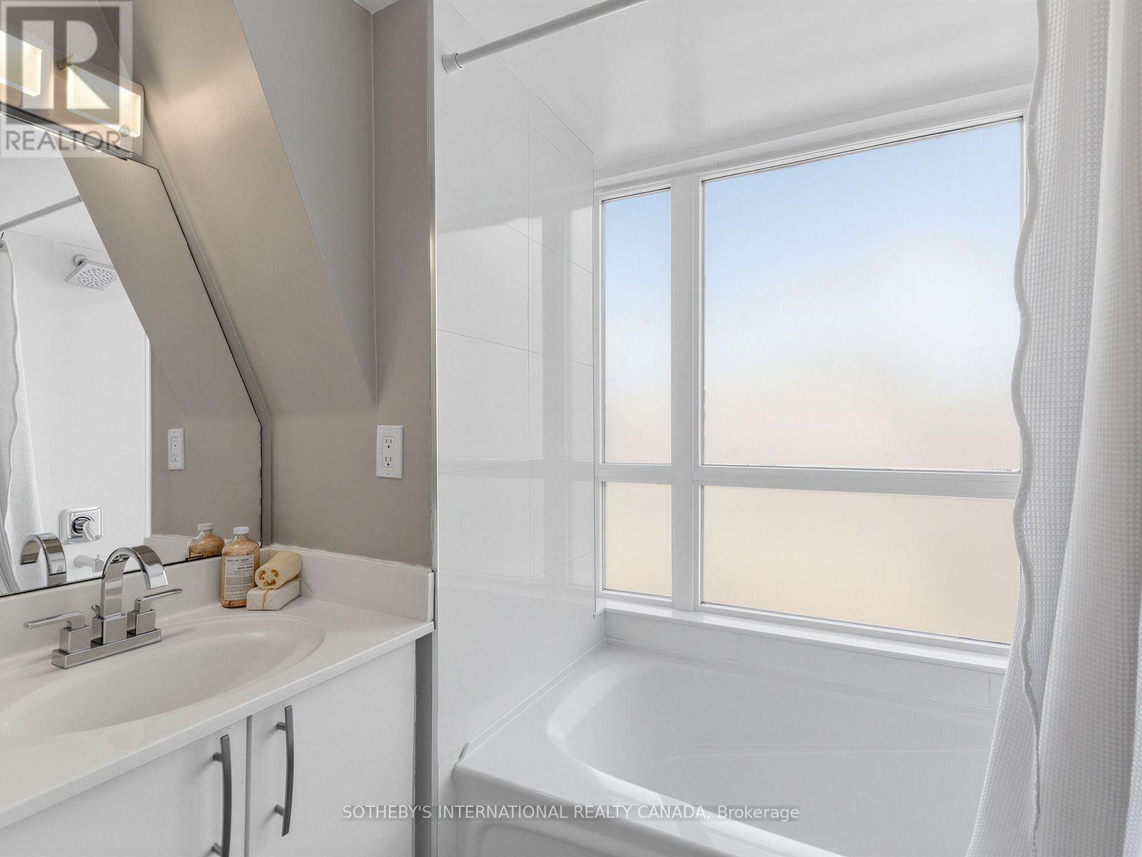 #412 119 MERTON STREET - 18