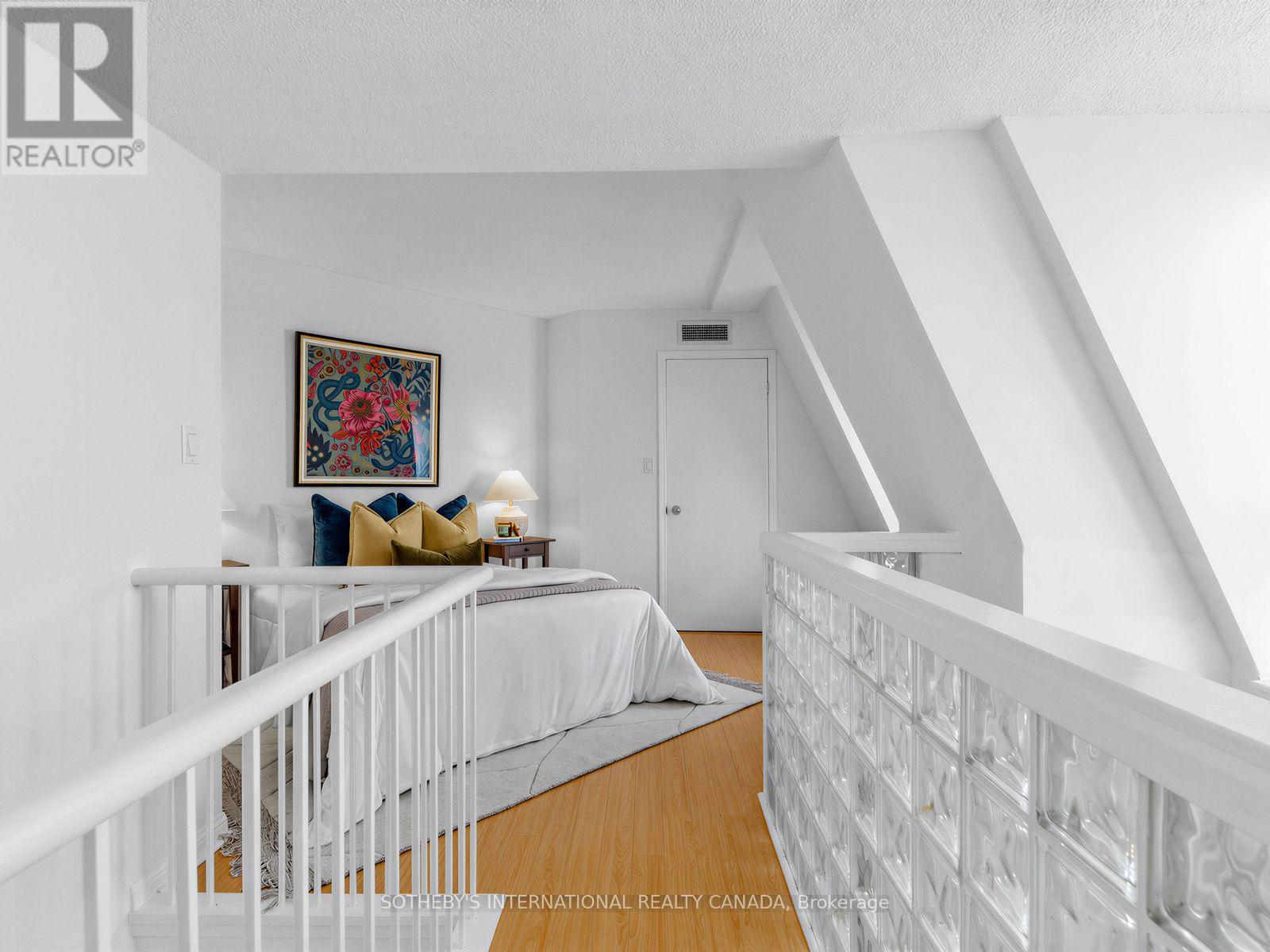 #412 119 MERTON STREET - 19