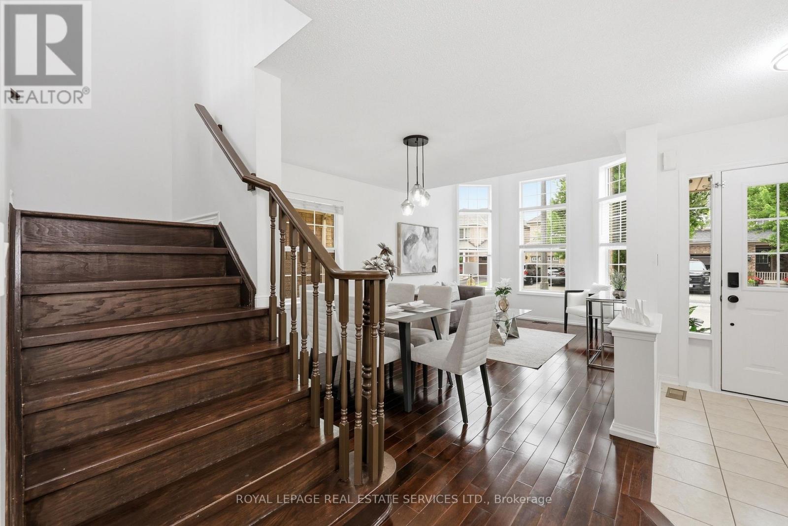 2382 FALKLAND CRESCENT - 11