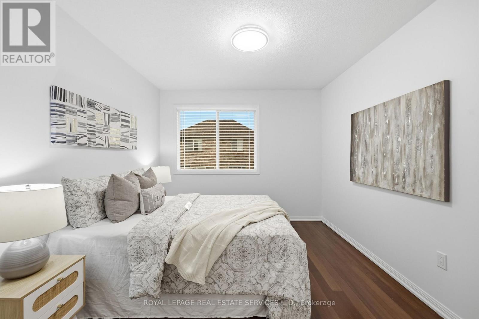 2382 FALKLAND CRESCENT - 26