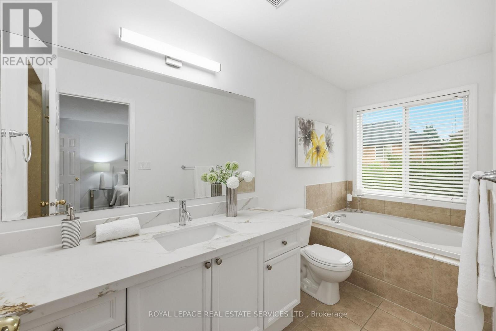 2382 FALKLAND CRESCENT - 24