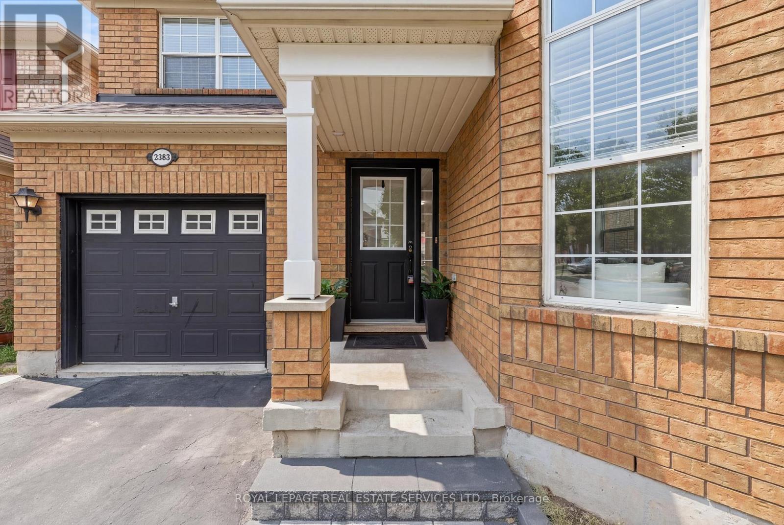 2382 FALKLAND CRESCENT - 3