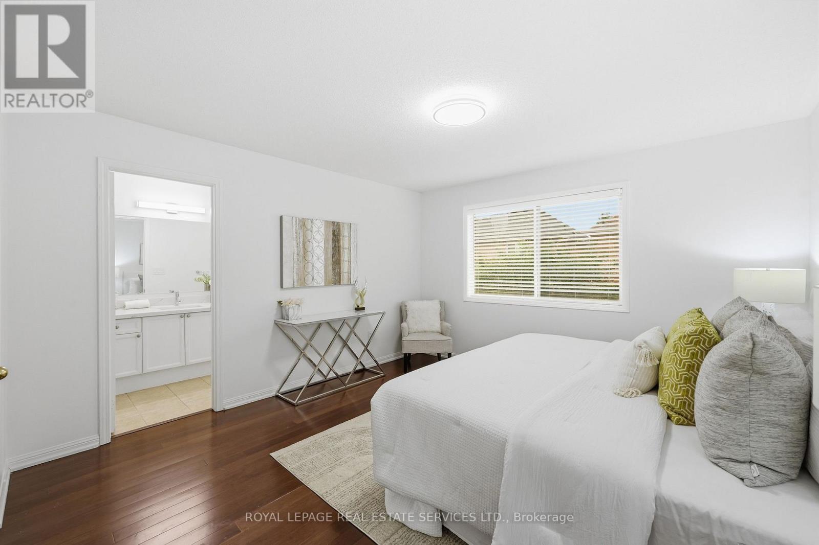 2382 FALKLAND CRESCENT - 22