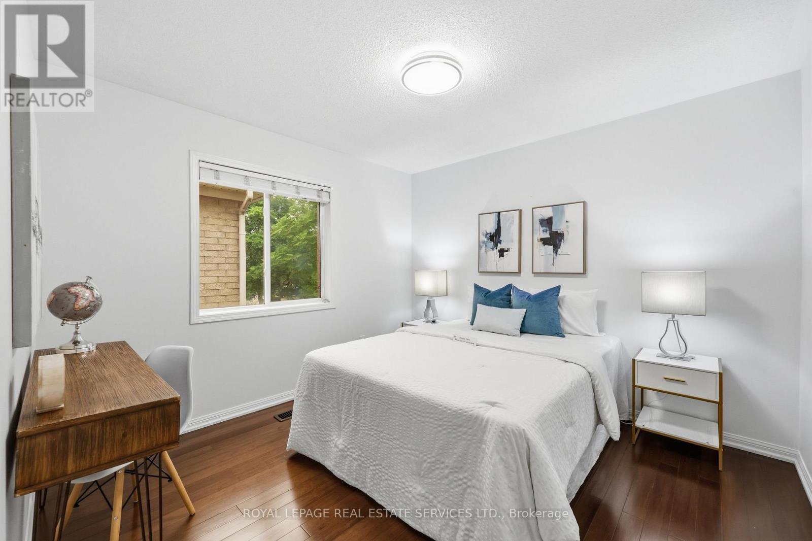 2382 FALKLAND CRESCENT - 28