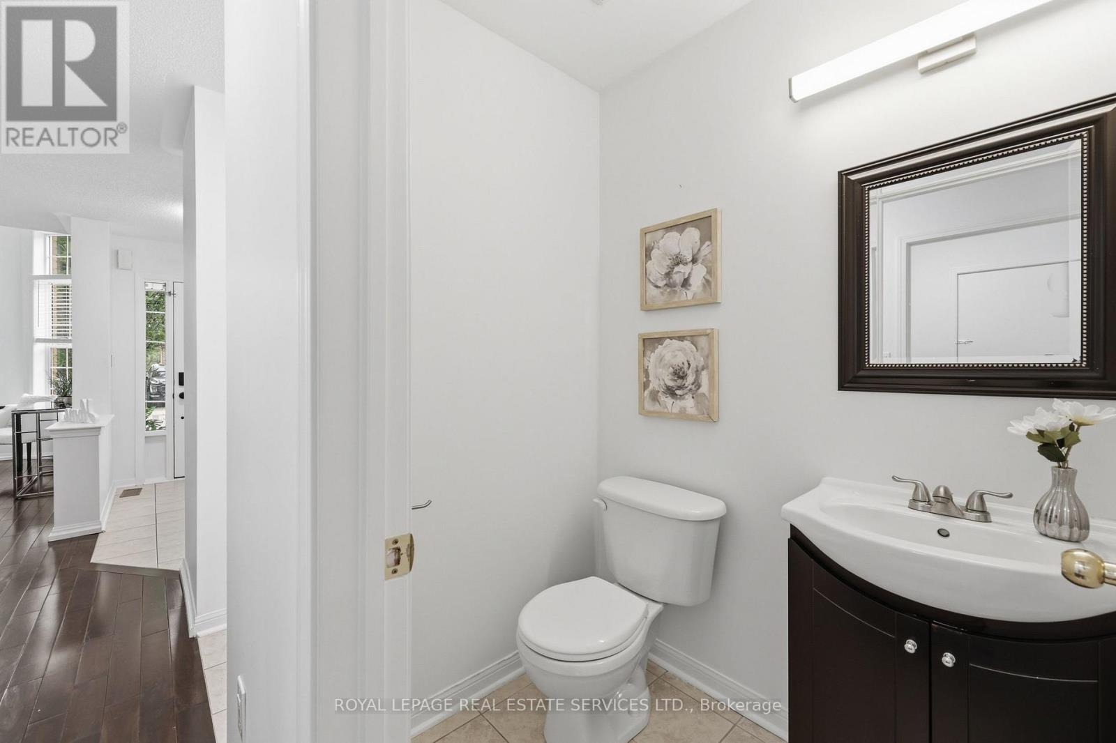 2382 FALKLAND CRESCENT - 14