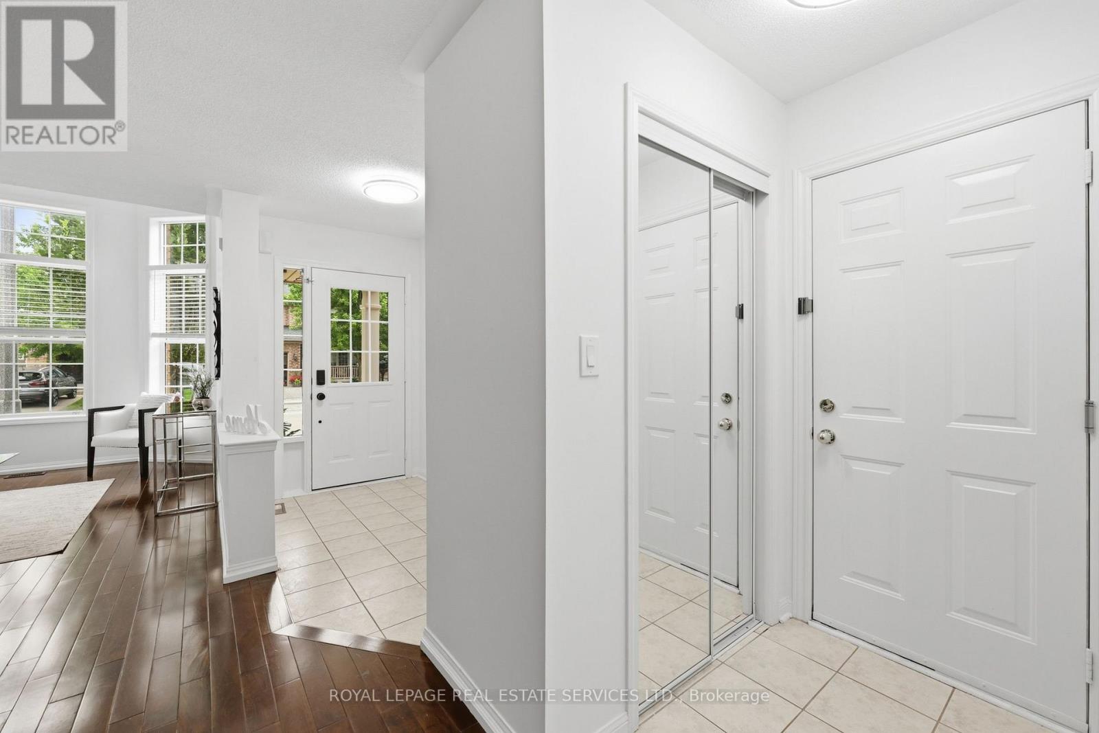 2382 FALKLAND CRESCENT - 12