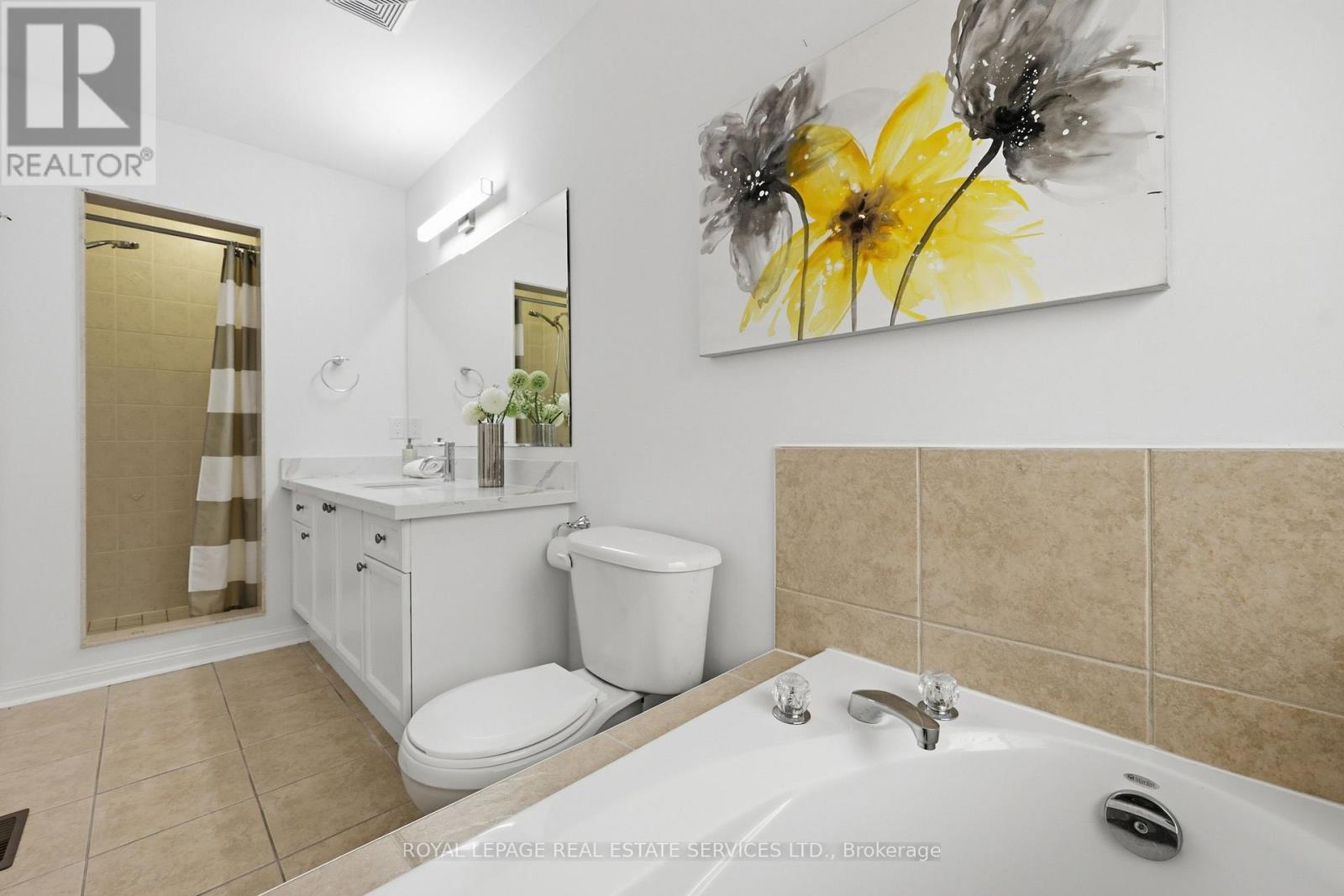 2382 FALKLAND CRESCENT - 25
