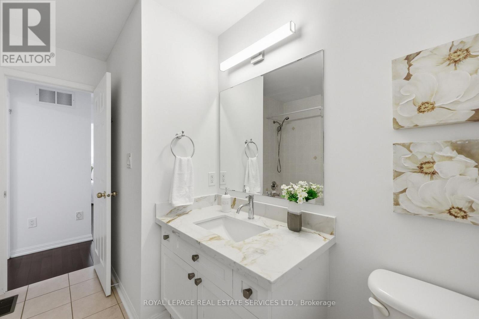 2382 FALKLAND CRESCENT - 32