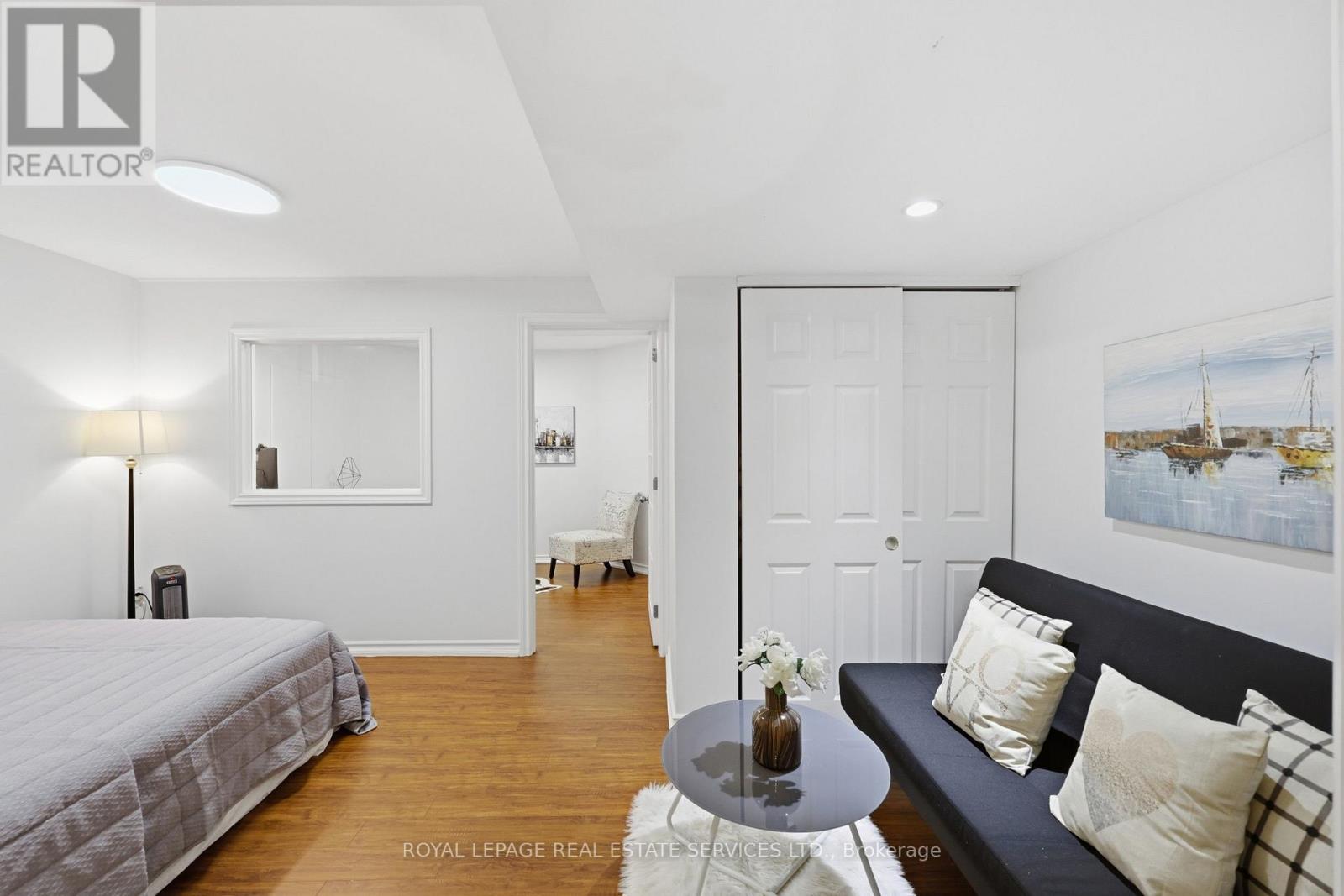 2382 FALKLAND CRESCENT - 39