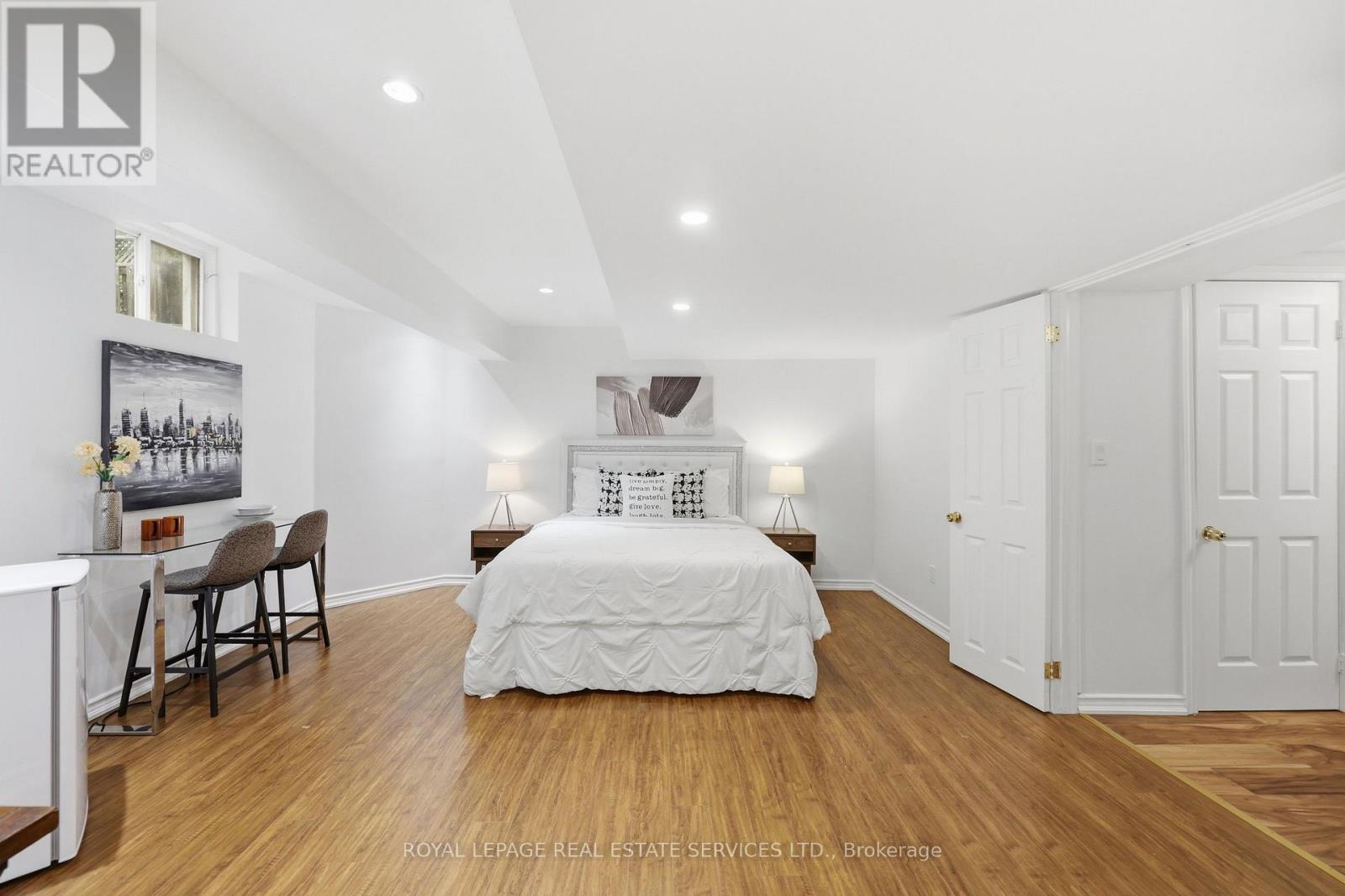 2382 FALKLAND CRESCENT - 38