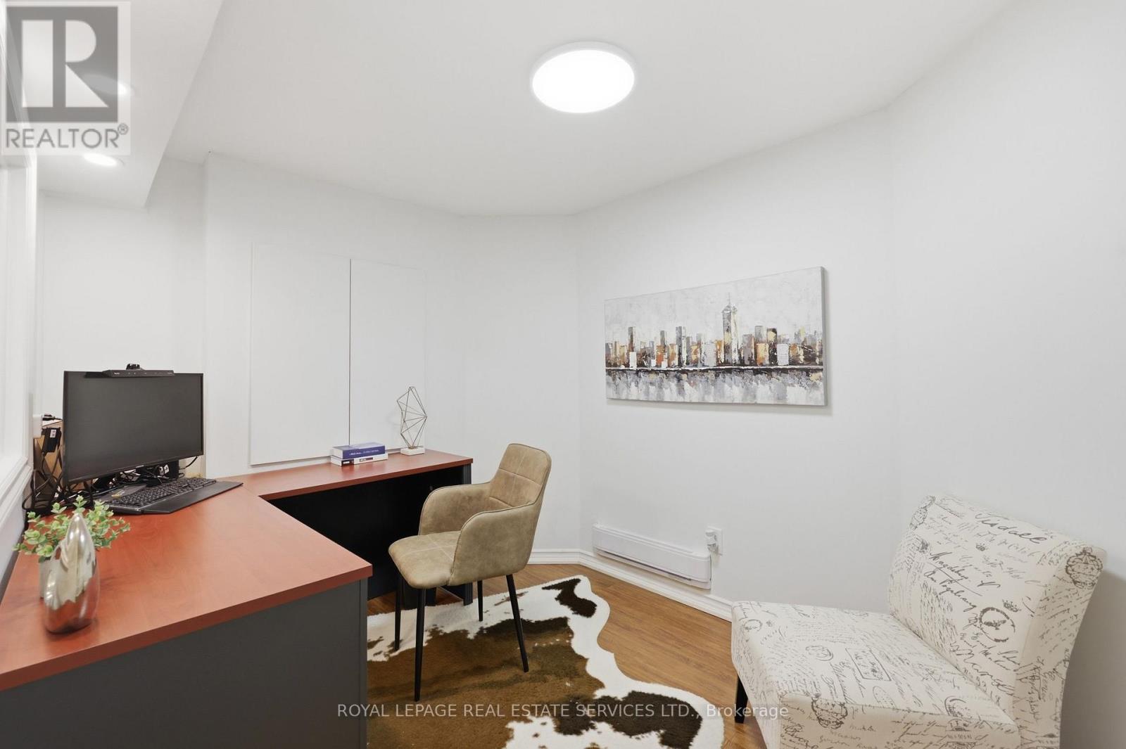 2382 FALKLAND CRESCENT - 40